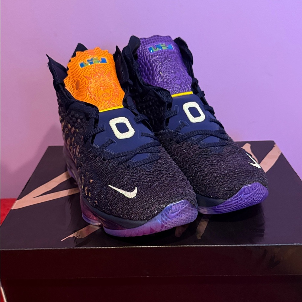 Nike Men's Black and Purple Basketball Shoes